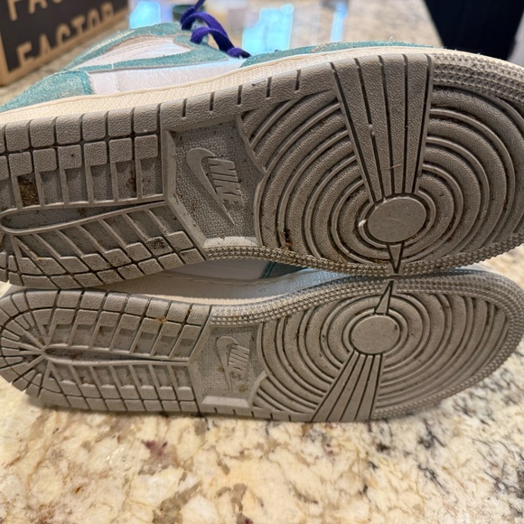 Jordan 1 high Turbo Green Grade School 6.5 - Picture 5 of 6